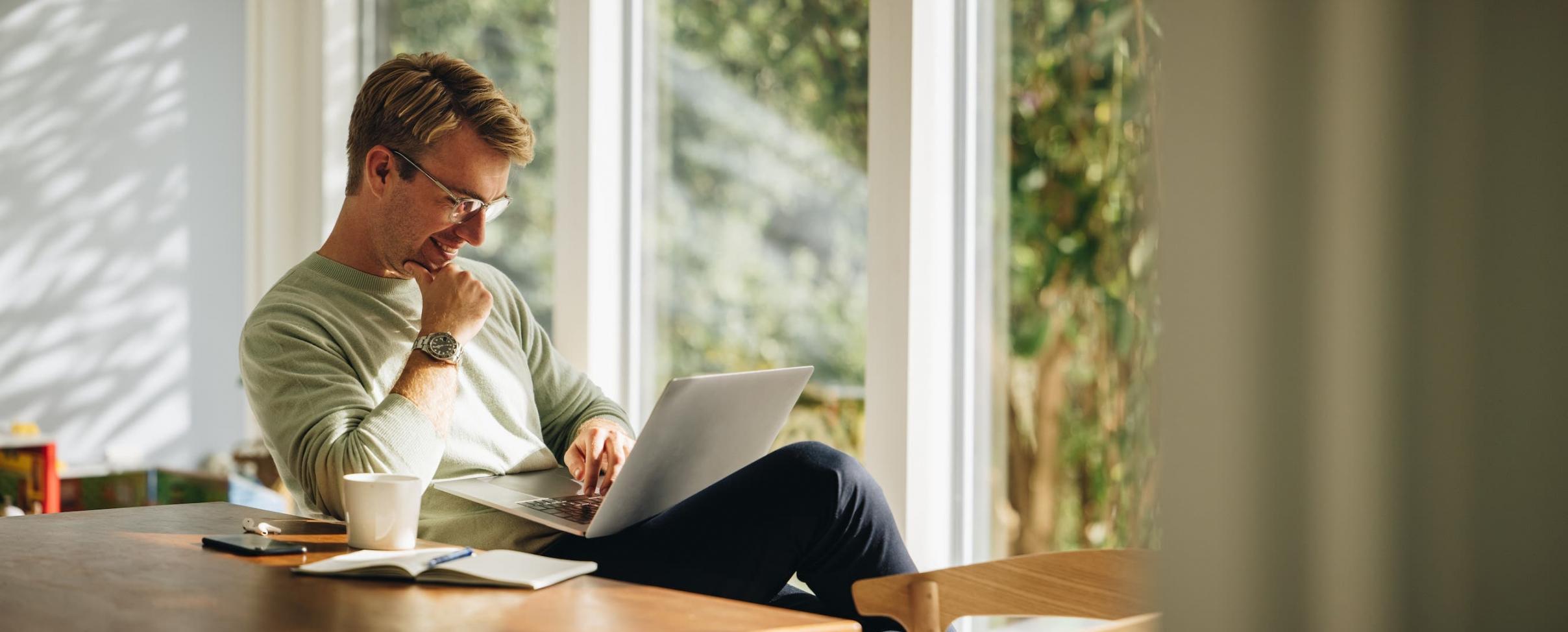 Archiwalne materiały dziennikarskie i dokumenty historyczne